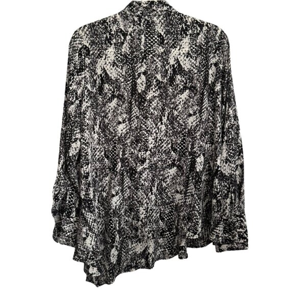Susan Graver Women's Black & White Asymmetrical Hem Blouse Size M 100% Polyester - Picture 8 of 12
